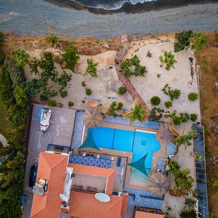 Astrofegia Beachfront Villa Pomos Buitenkant foto