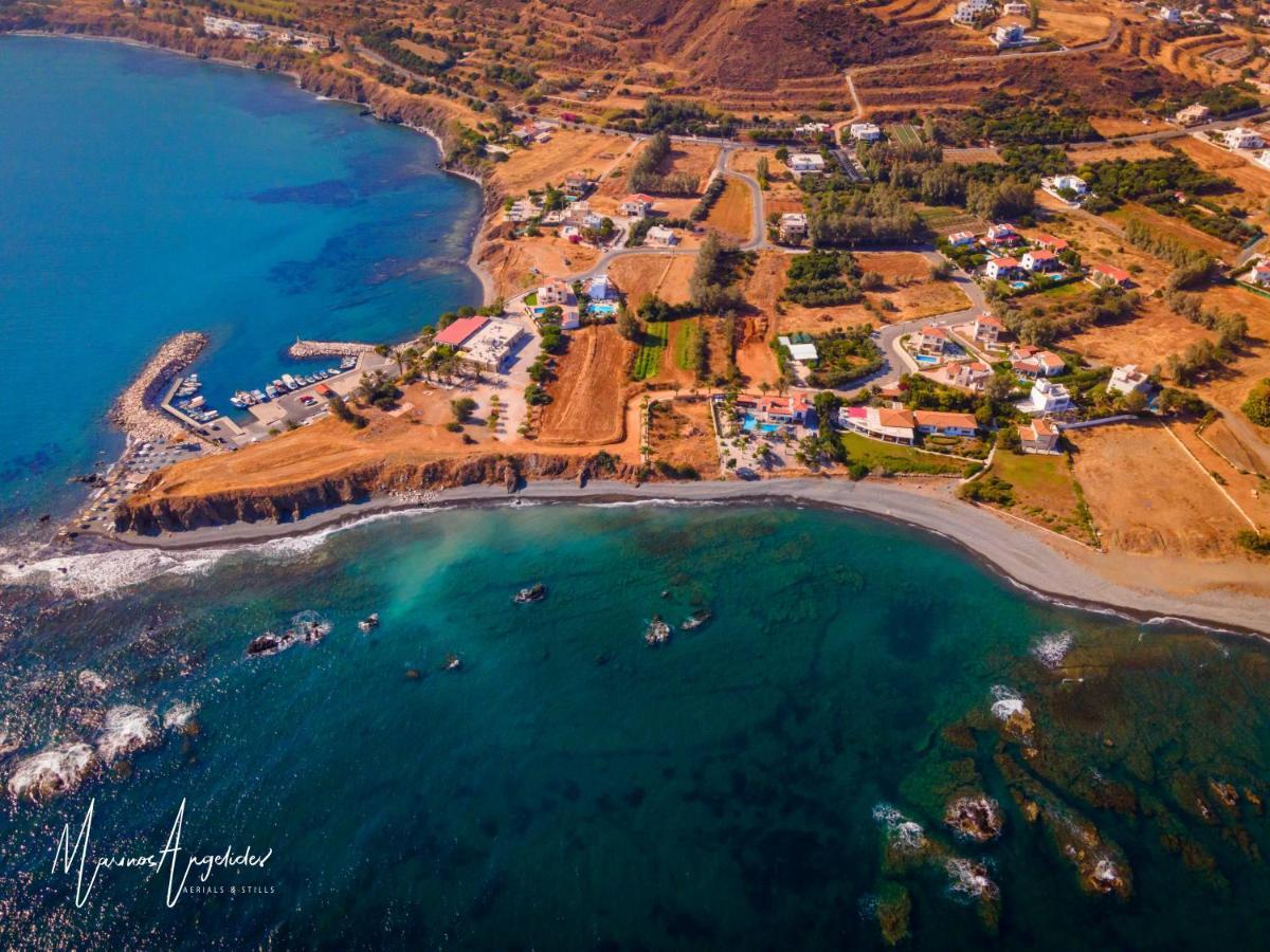 Astrofegia Beachfront Villa Pomos Buitenkant foto