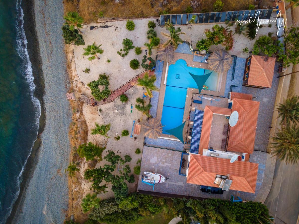 Astrofegia Beachfront Villa Pomos Buitenkant foto