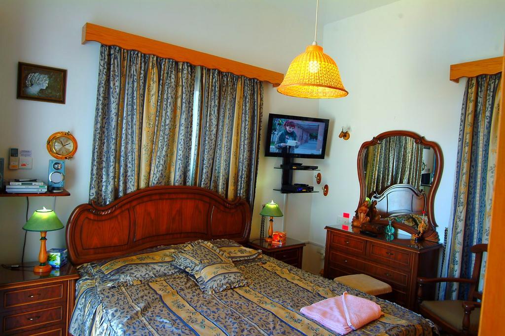 Astrofegia Beachfront Villa Pomos Kamer foto