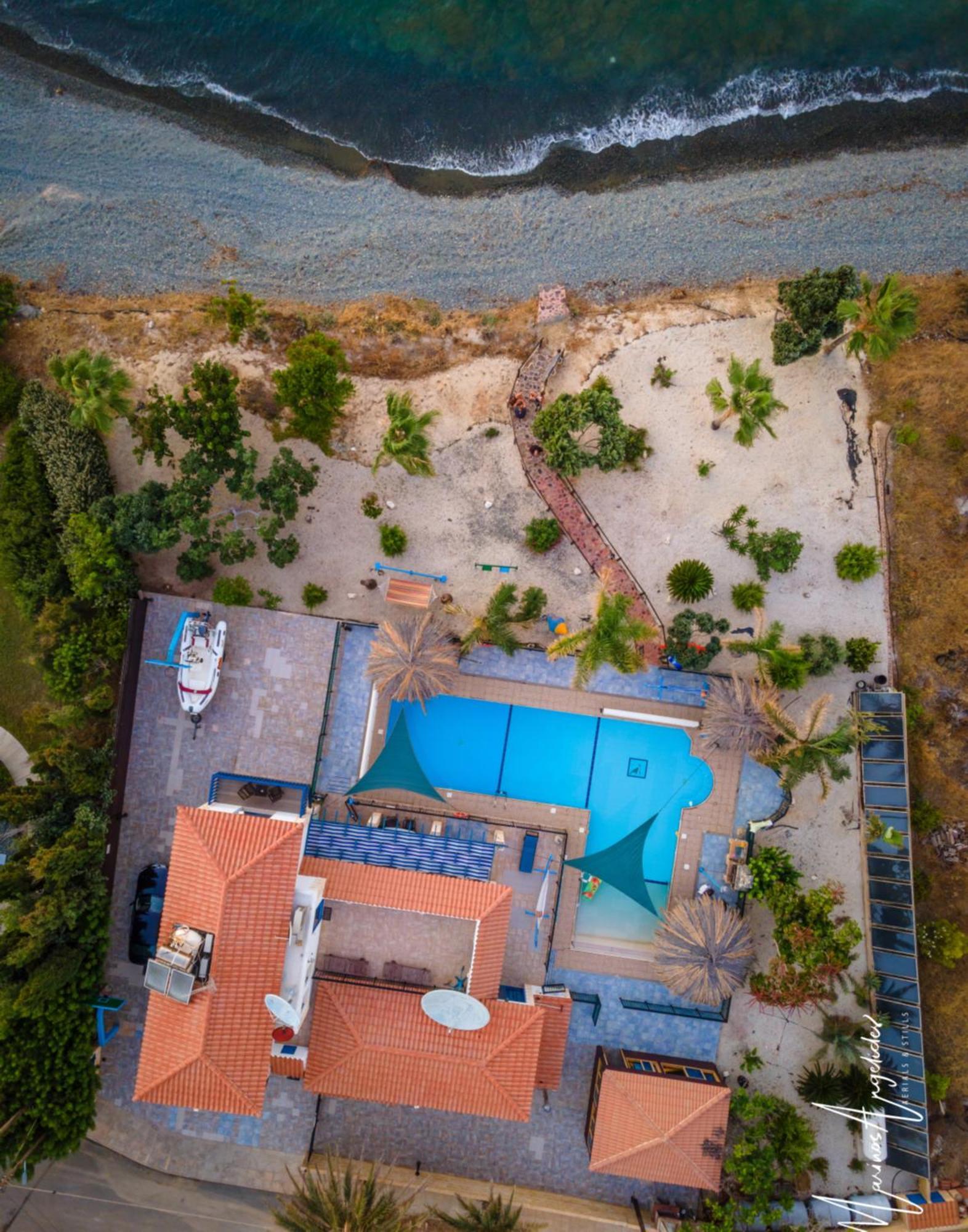 Astrofegia Beachfront Villa Pomos Buitenkant foto