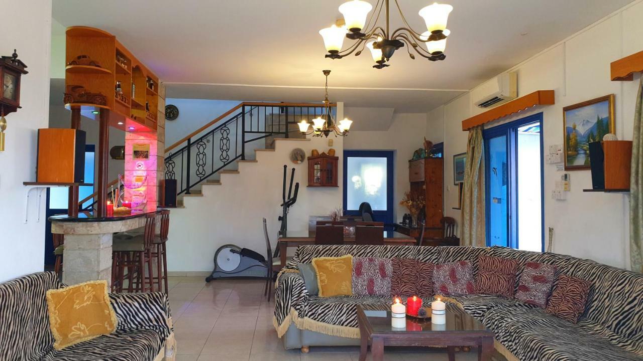 Astrofegia Beachfront Villa Pomos Buitenkant foto