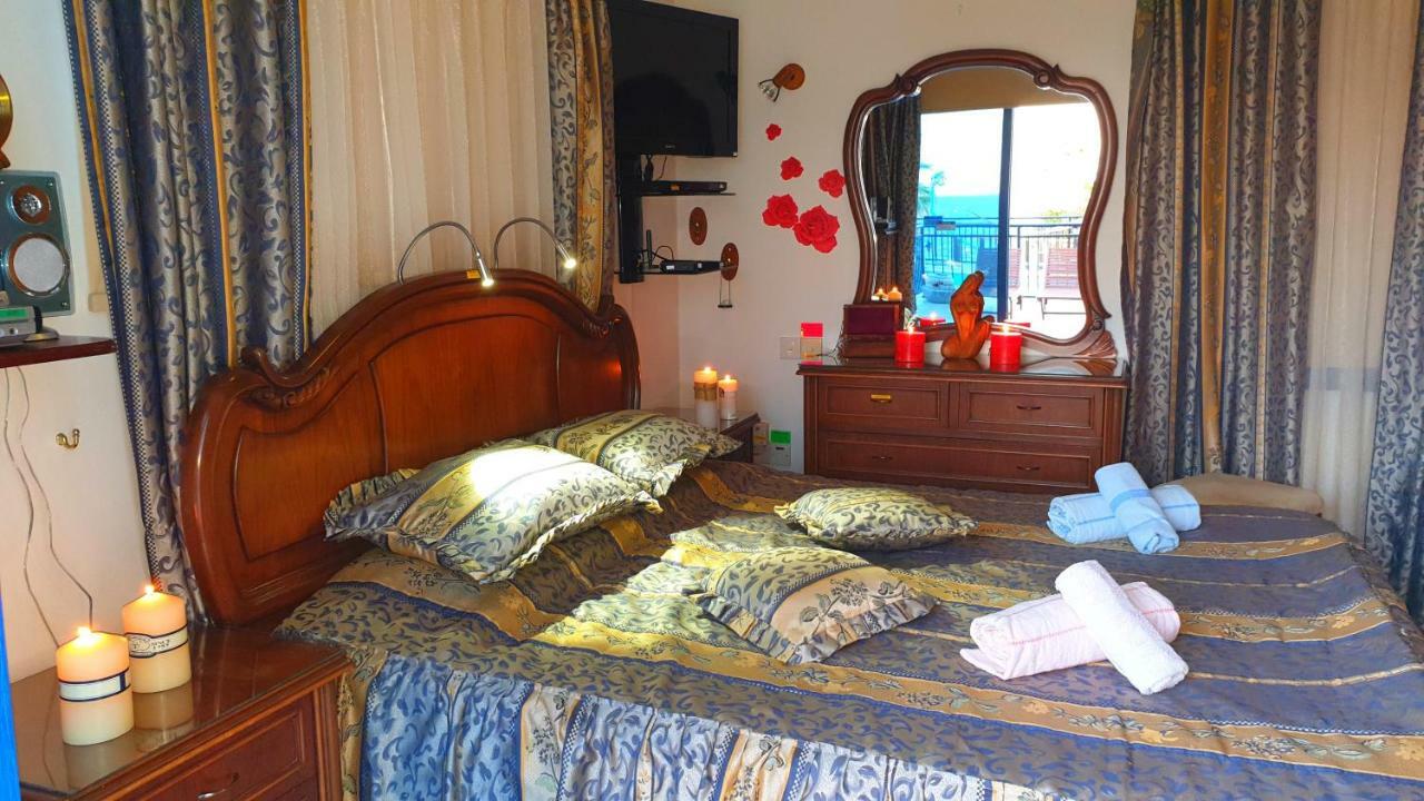 Astrofegia Beachfront Villa Pomos Buitenkant foto